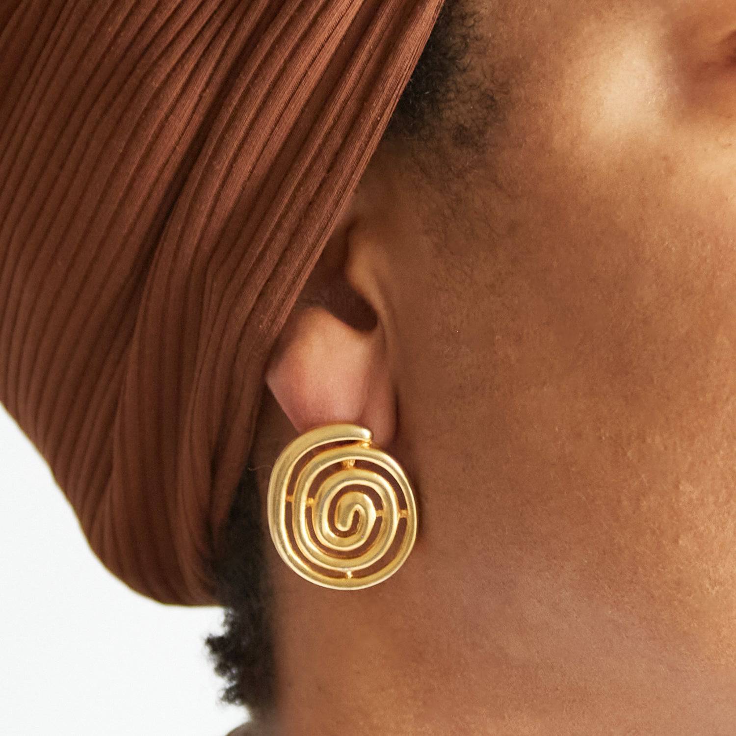 Vintage 1970's Gold Interlinked Spiral Rings Hollywood Glamour Style Chic Classic Medium online Studs Earrings